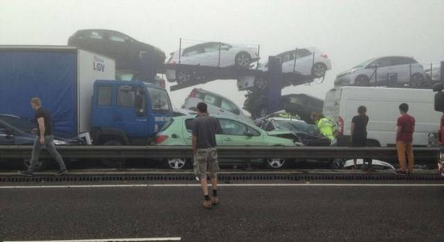 Крупнейшая массовая авария с участием более 130 автомобилей (55 фото)