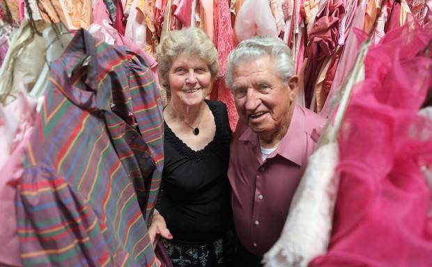Любящий муж купил своей жене 55 тысяч платьев за 56 лет их брака