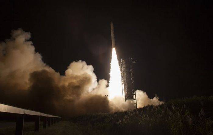 Лягушка на фото запуска ракеты Minotaur V (4 фото)