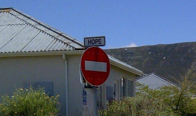 Забавные дорожные знаки в ЮАР (14 фото)