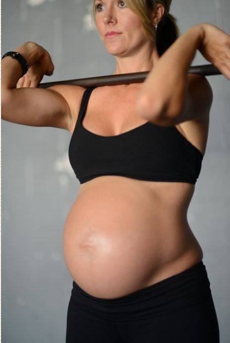 Беременность не помеха для занятия спортом (13 фото)