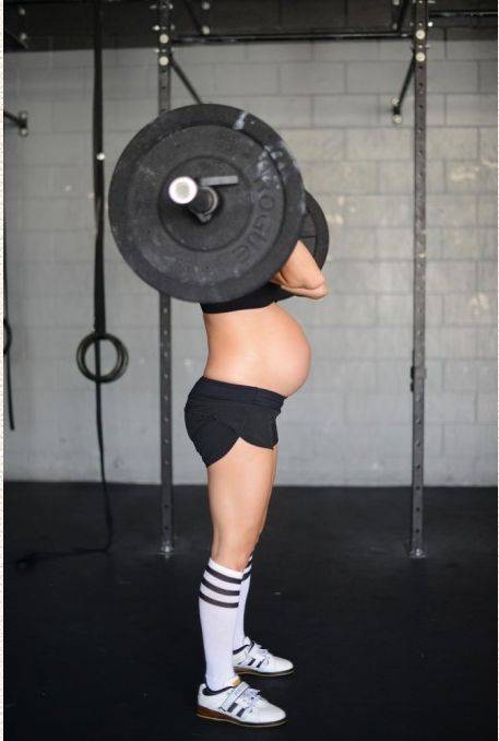 Беременность не помеха для занятия спортом (13 фото)