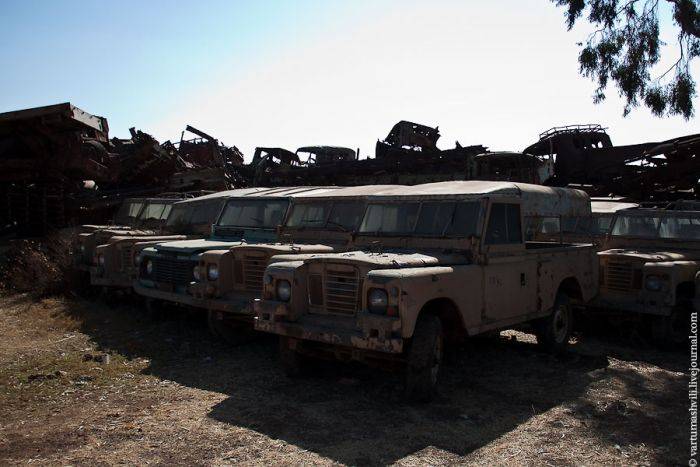 Кладбище военной техники в Эритреи (30 фото)