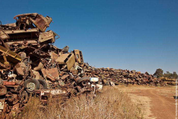 Кладбище военной техники в Эритреи (30 фото)