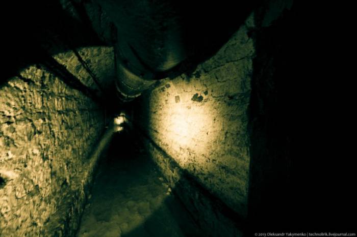 Подземный бункер в лесах Лотарингии (42 фото)