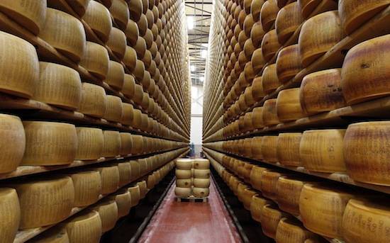 В Италии есть банк, который принимает в качестве залога сыр пармезан