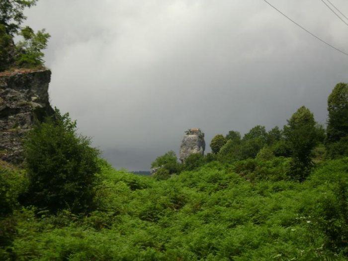 Церкви на скалах в Грузии (12 фото)