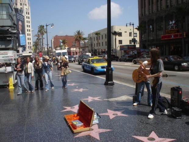 Голливудские актёры, которым дают звезду на «Аллее славы», платят за неё $30 000
