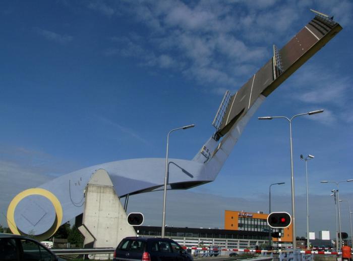 Невероятный «Летающий мост» в Нидерландах (6 фото)
