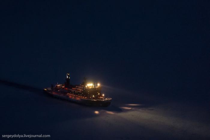 Фотографии ледокола с воздуха (26 фото)