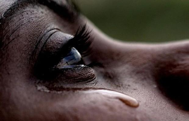 Слёзы, вызванные горем, и слёзы от лука имеют разный химический состав