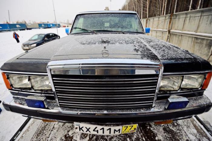В Екатеринбург привезли бронированный лимузин Ельцина (11 фото)