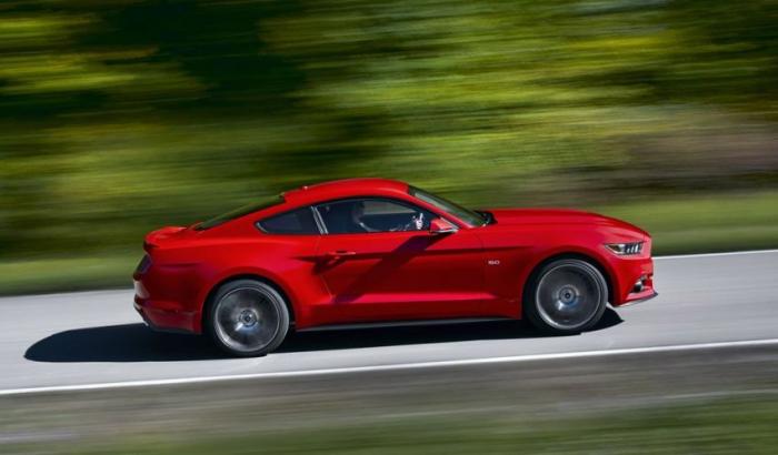 Ford представил новое поколение Mustang (25 фото)