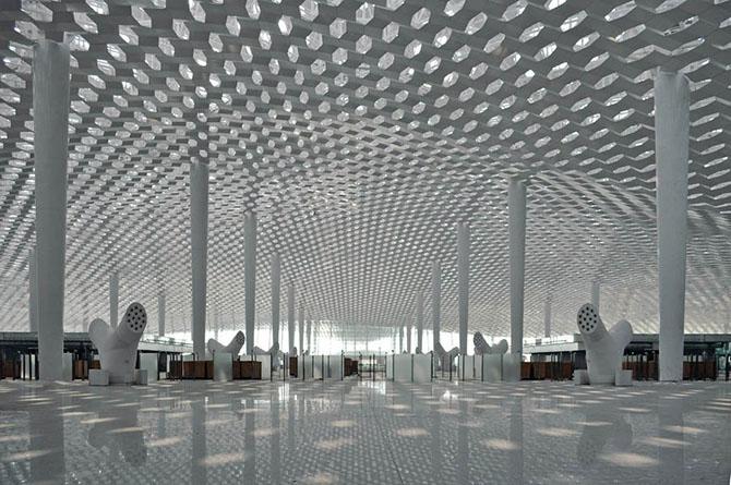 Футуристический терминал аэропорта Шэньчжэнь Баонань (23 фото)