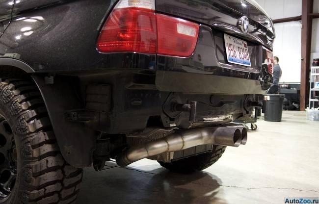 Суровый тюнинг BMW X5 в стиле «милитари» (9 фото)