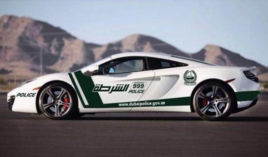 Полиция Дубая патрулирует улицы на McLaren, Lamborghini, Bentley и Ferrari