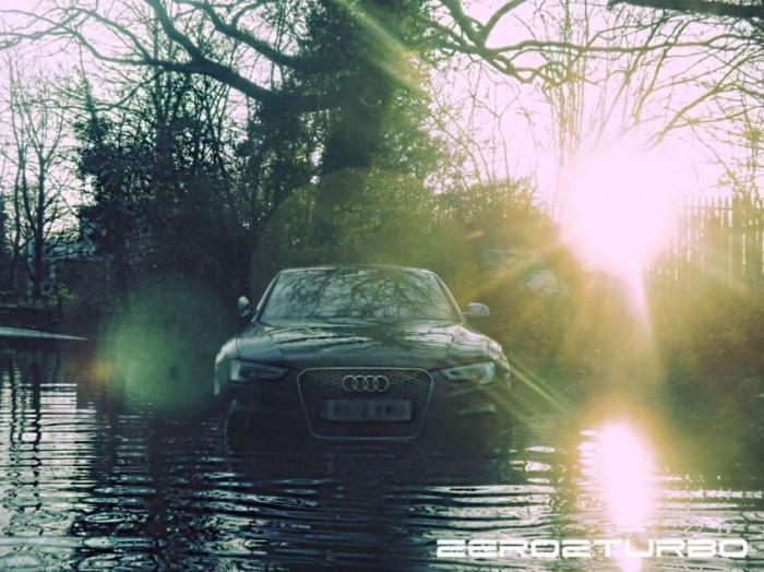 Брошенный Audi RS5 (5 фото)