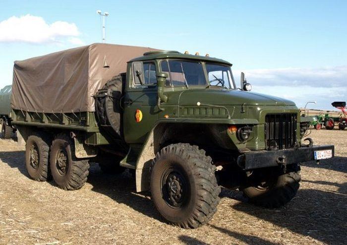 10 легендарных советских грузовиков (21 фото)