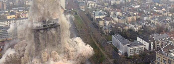 В Германии взорвали 116-метровый небоскреб (12 фото+видео)