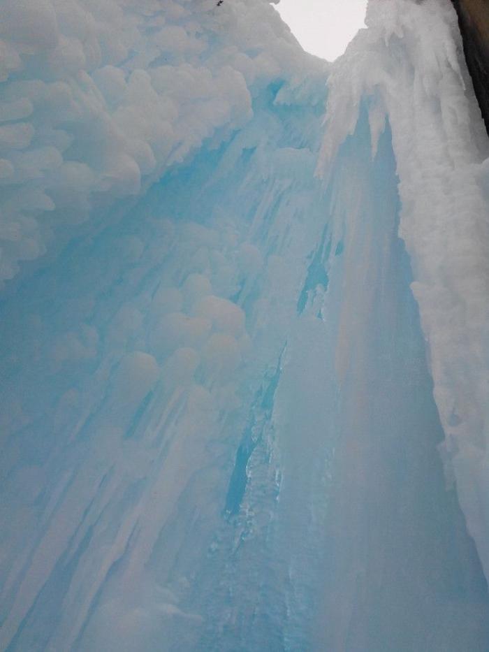  Ледяная красота, сотворенная при помощи мороза и безразличия (11 фото) 