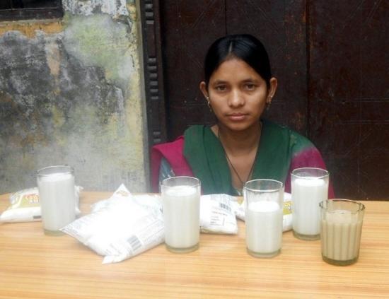Манджу Дхарра с рождения не ест твёрдую пищу, она питается молоком, чаем и водой