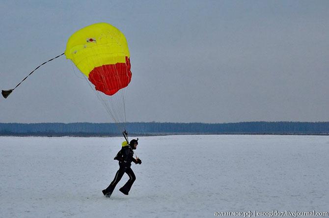 Как парашютисты совершают прыжки (64 фото)