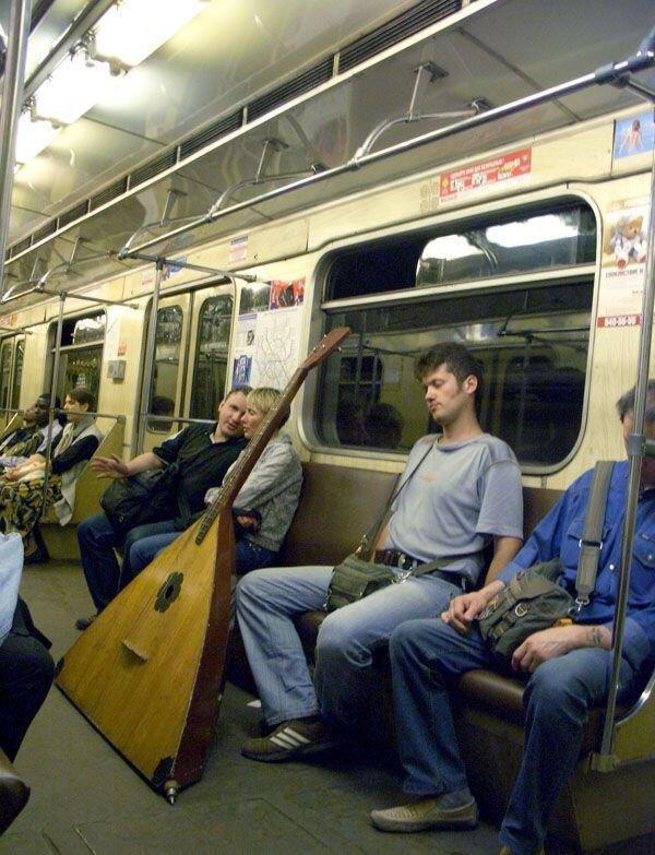 В метро (49 фото)