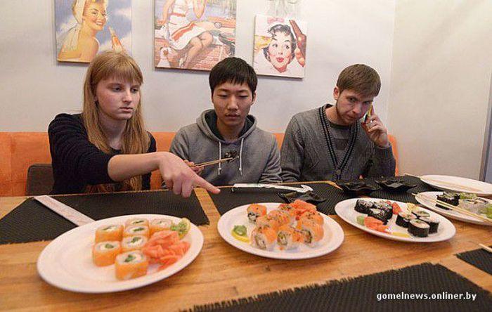 Как японец оценил белорусские суши (15 фото)