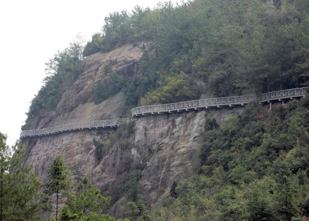 Самая длинная дорога вокруг горы Шифу в Китае (18 фото)