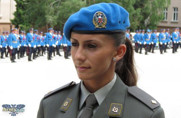  Сербские военные девушки (24 фото) 