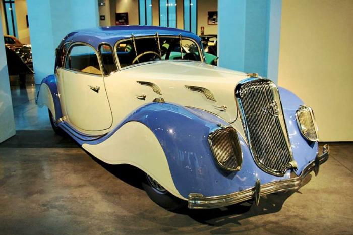 Автомобильный музей в Малаге (24 фото)
