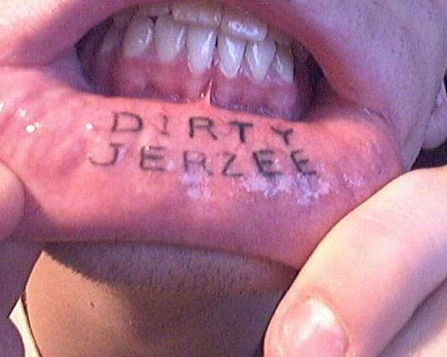 Татуировка на обратной стороне губы