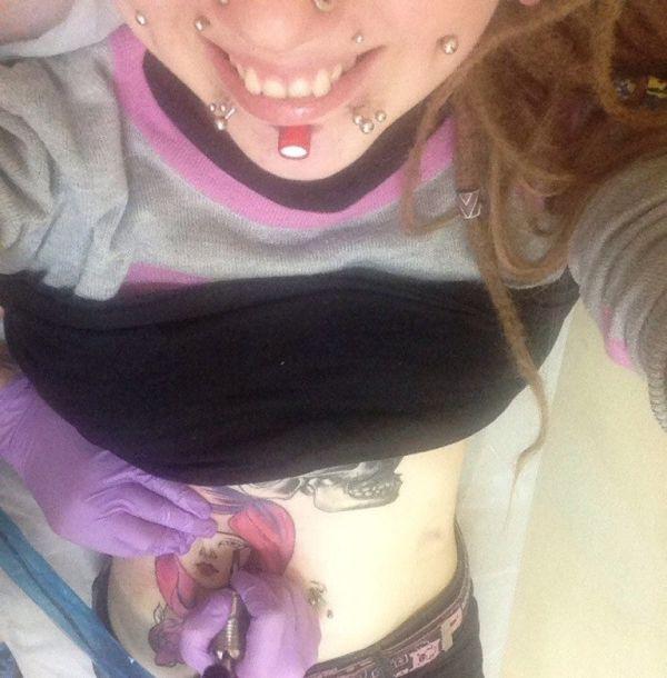 Девушка изуродовала свое тело всего за 2 года (26 фото)