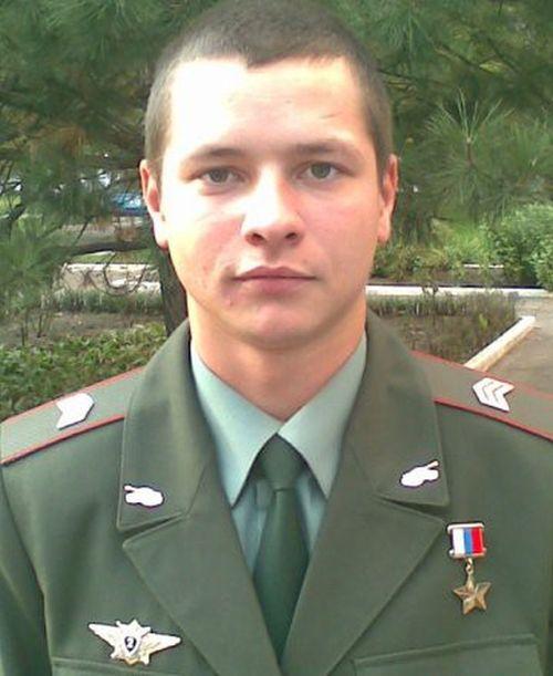 Самый молодой Герой России (2 фото)