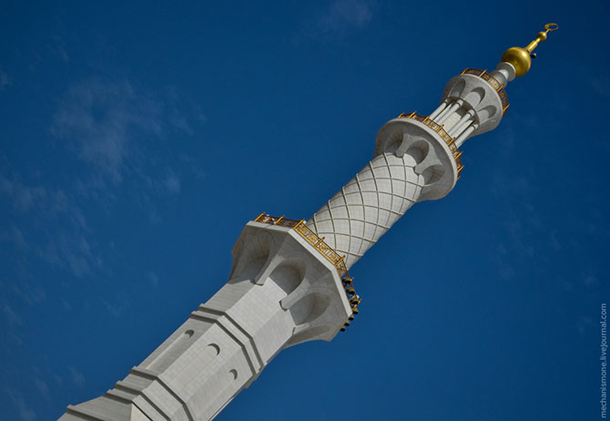 Прогулка по одной из самых больших мечетей мира (19 фото)