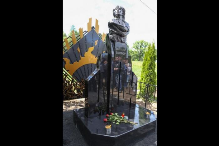 Открытие памятника Виктору Цою (7 фото)