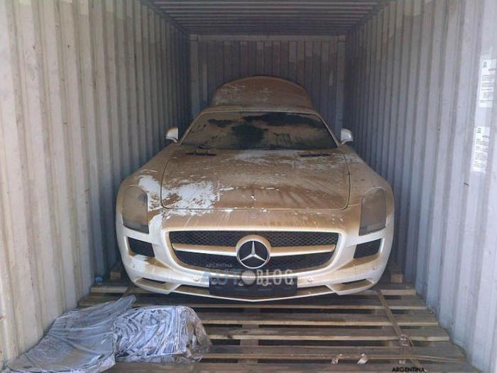  Контейнер с новым Mercedes-Benz SLS AMG упал с корабля (10 фото) 