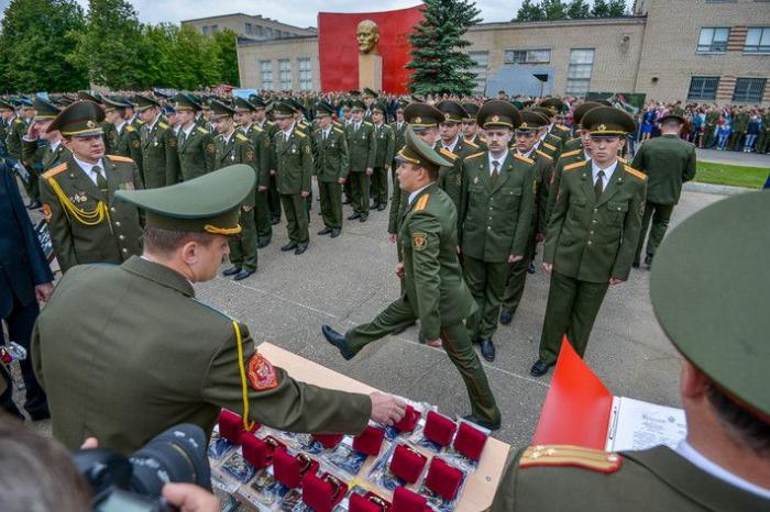 Выпускники Военной академии получили офицерские погоны (74 фото) 