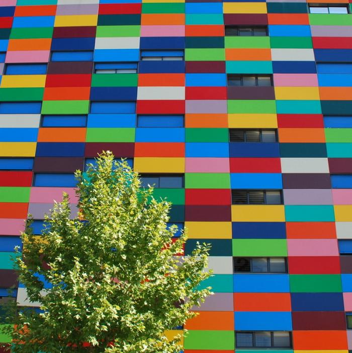 Самое разноцветное здание на Земле (11 фото)