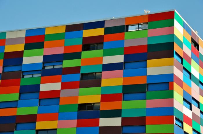 Самое разноцветное здание на Земле (11 фото)
