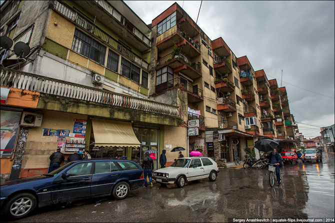 Город трущоб и одной приличной улицы (30 фото)