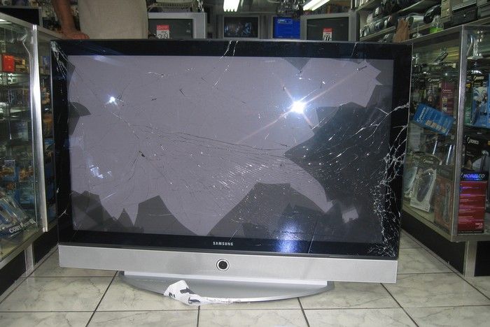  Такой телевизор нашли на складе (8 фото)	