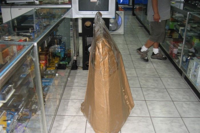  Такой телевизор нашли на складе (8 фото)	