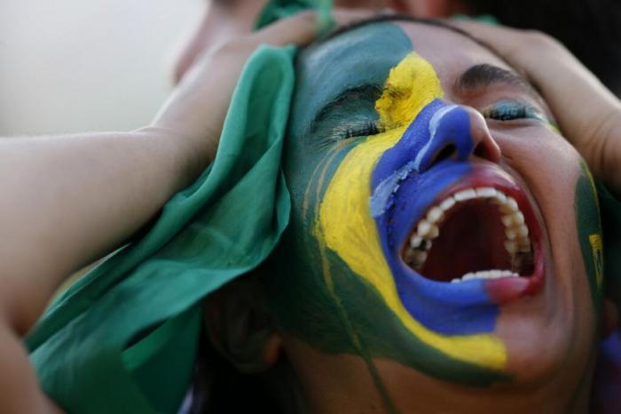 Слёзы фанатов сборной Бразилии (25 фото)