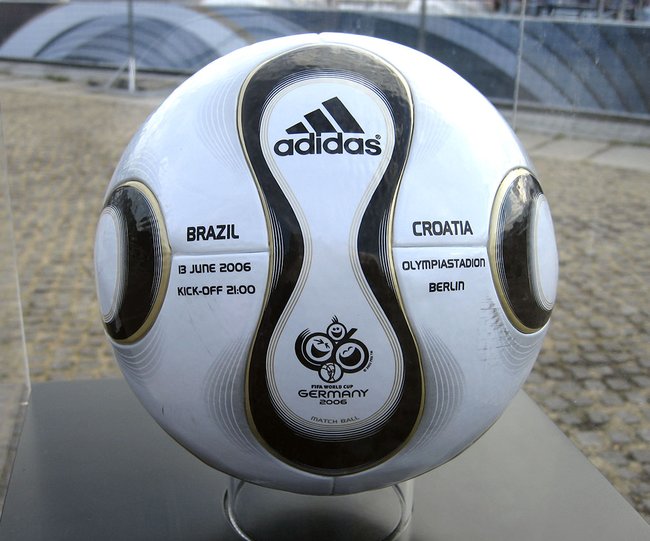  Как Adidas делает мячики для футбола (41 фото)	