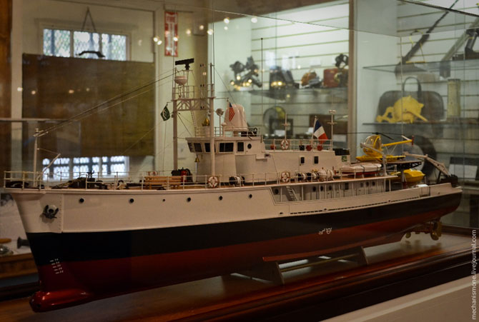 Экскурсия по музею моделей кораблей (11 фото)