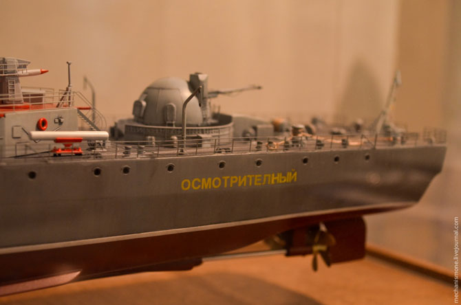 Экскурсия по музею моделей кораблей (11 фото)