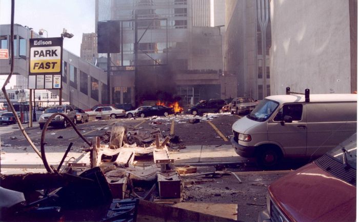 Архивные снимки теракта в Нью-Йорке 11 сентября 2001 года (23 фото)