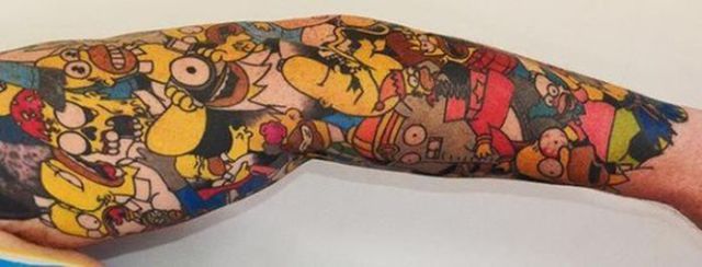 Австралиец сделал себе 203 татуировки с персонажами «Симпсонов»