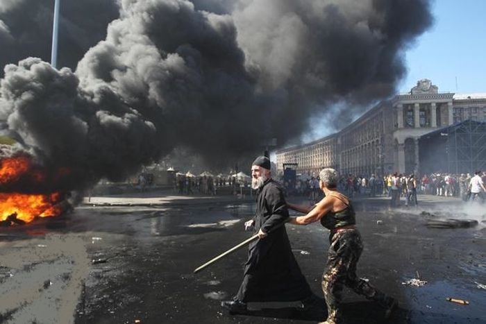 "Зачистка" Майдана - центр Киева снова в огне (24 фото)